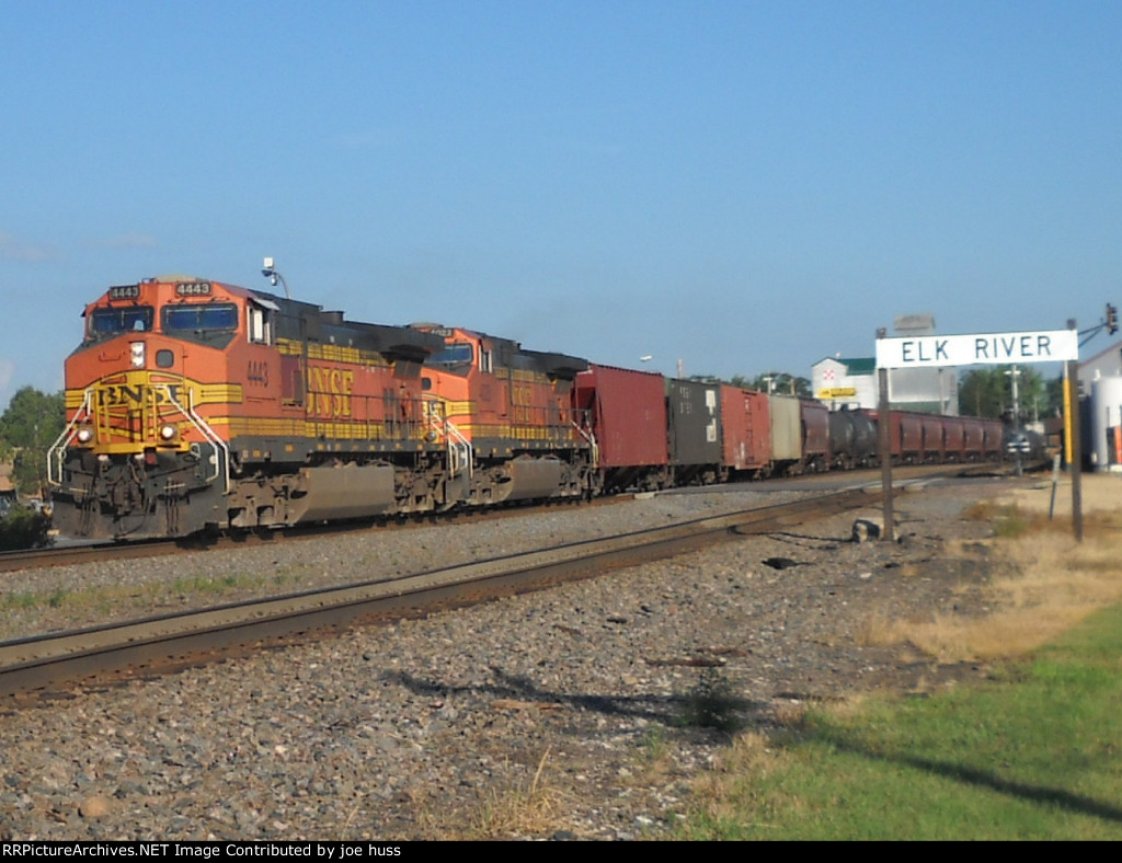 BNSF 4443 East